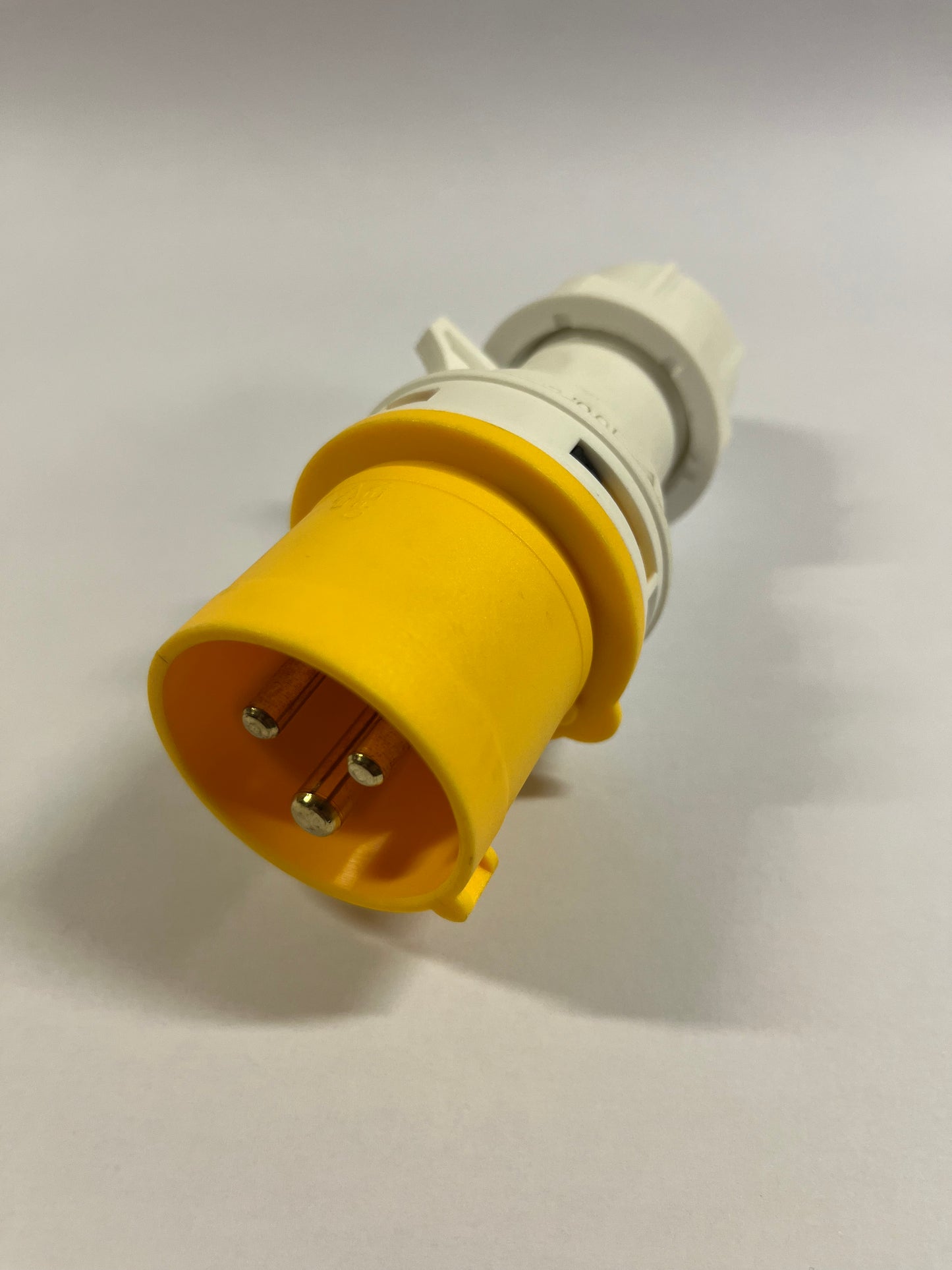 16A 2P+E 110V Plug IP44