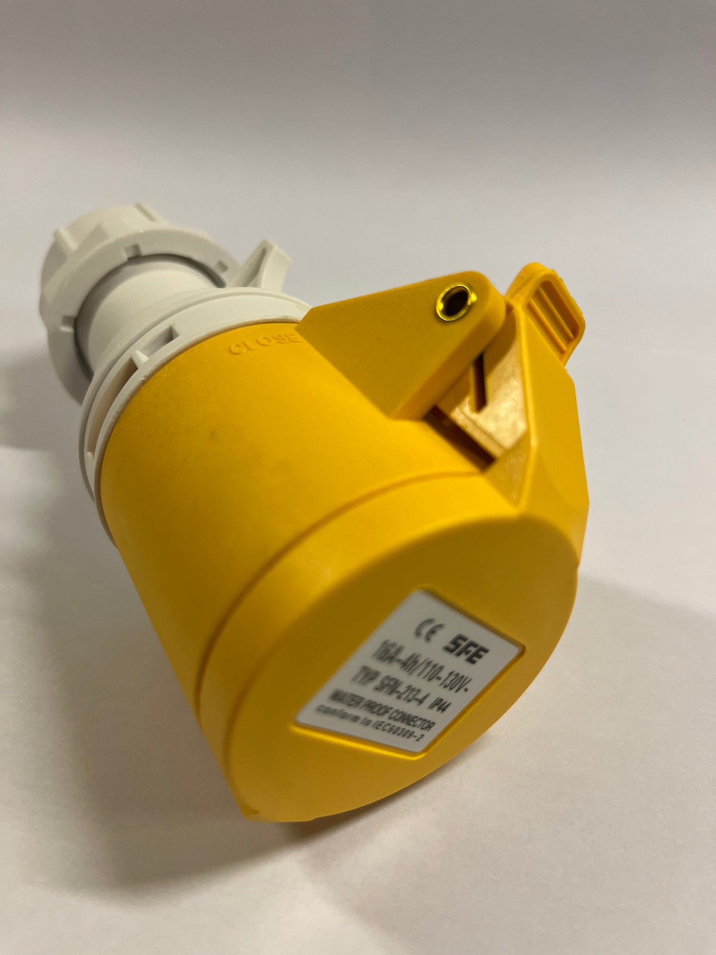 16A 2P+E 110V Coupler IP44