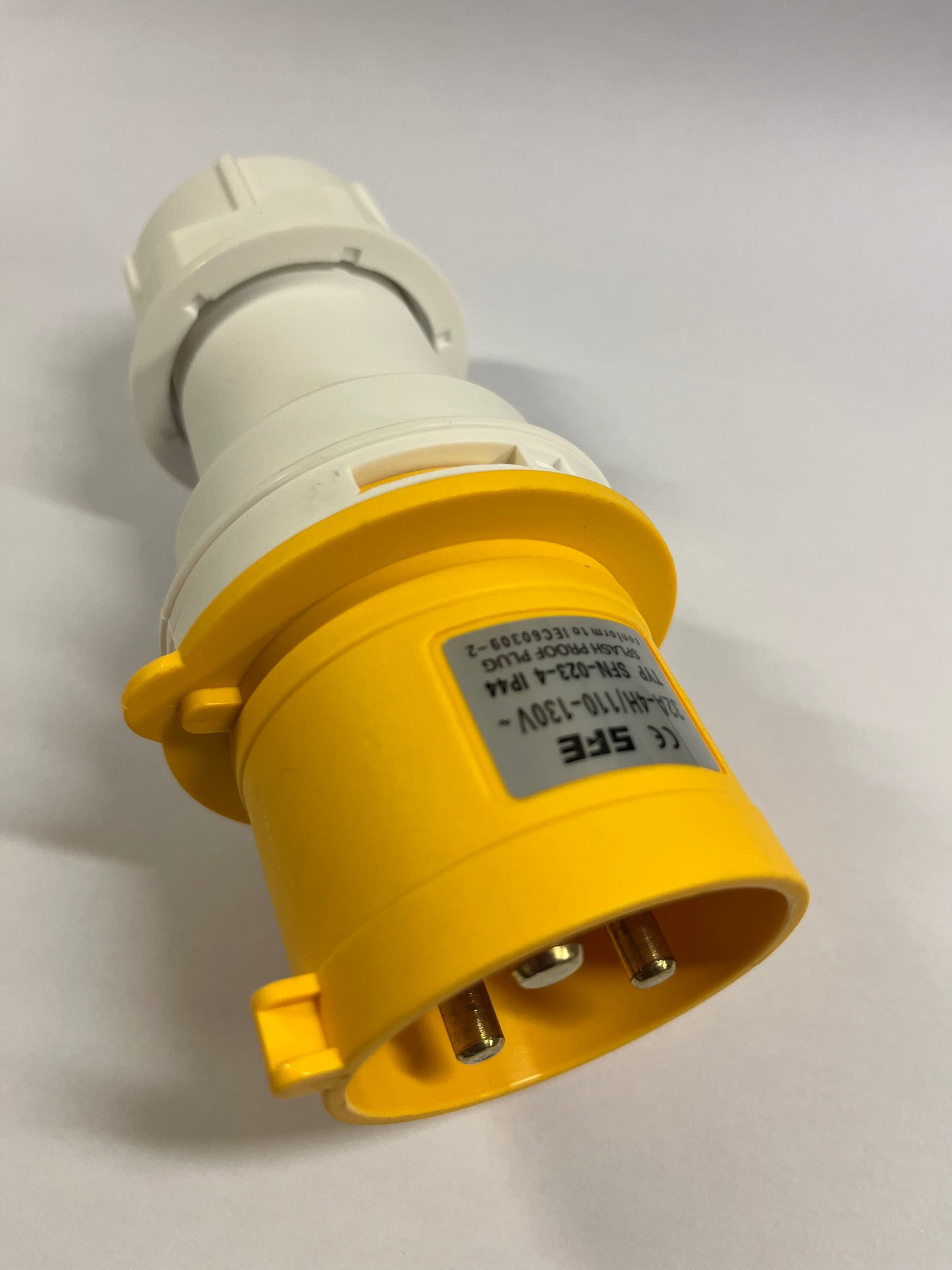 32A 2P+E 110V Plug IP44