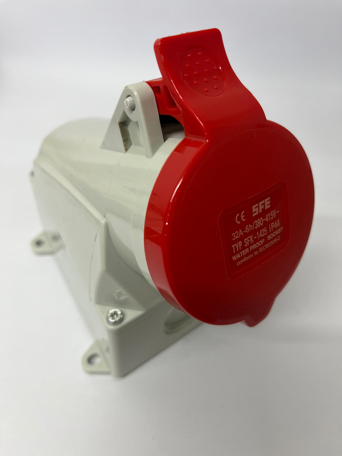 32A 3P+E 415V Wall Socket IP44